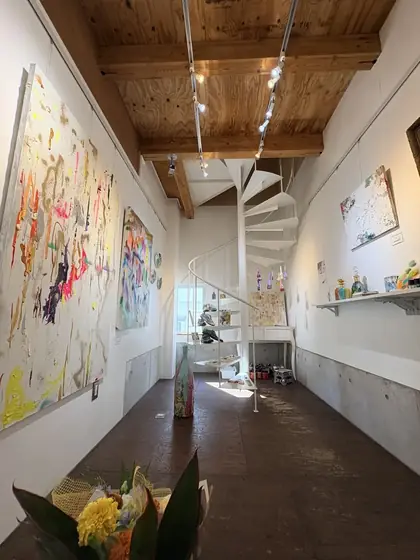 ギャラリー通路と作品